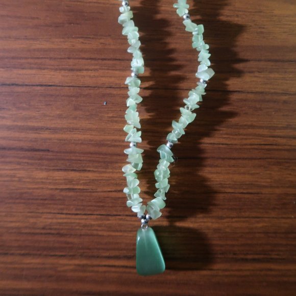 Light Green Stone Necklace/Pendant and Matching Dangle Earrings - Picture 2 of 7